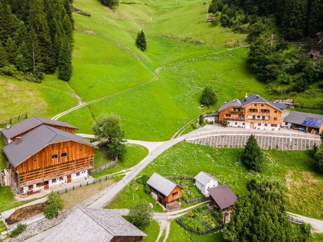 Immagini: Farm Chalet Jusciara